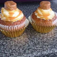 A picture of Toffee cupcakes 🍬.
