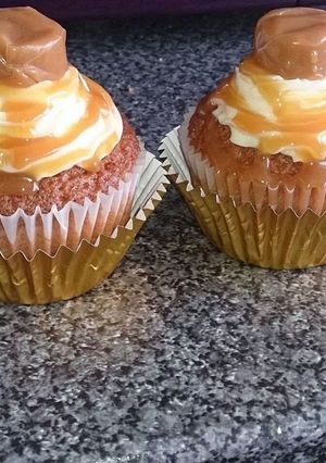 A picture of Toffee cupcakes 🍬.