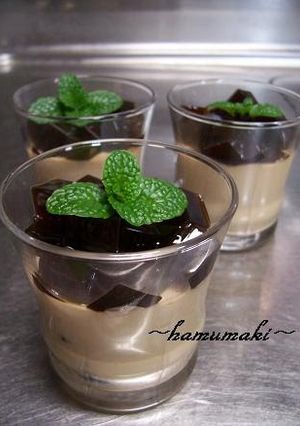 A picture of Japanese-style Black Sugar Pudding & Black Sugar Jelly.