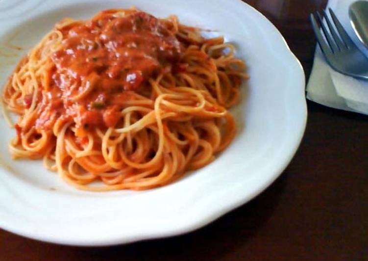 Simple Way to Prepare Favorite Spaghetti with Tomato and Mascarpone Sauce