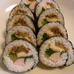 A picture of Yakiniku Gimbap for Cherry Blossom Viewing.