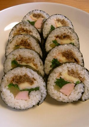 A picture of Yakiniku Gimbap for Cherry Blossom Viewing.