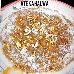 A picture of Gur aur atay ka halwa.