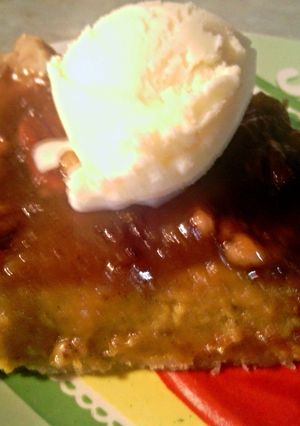 A picture of sunshine 's pumpkin pecan pie.