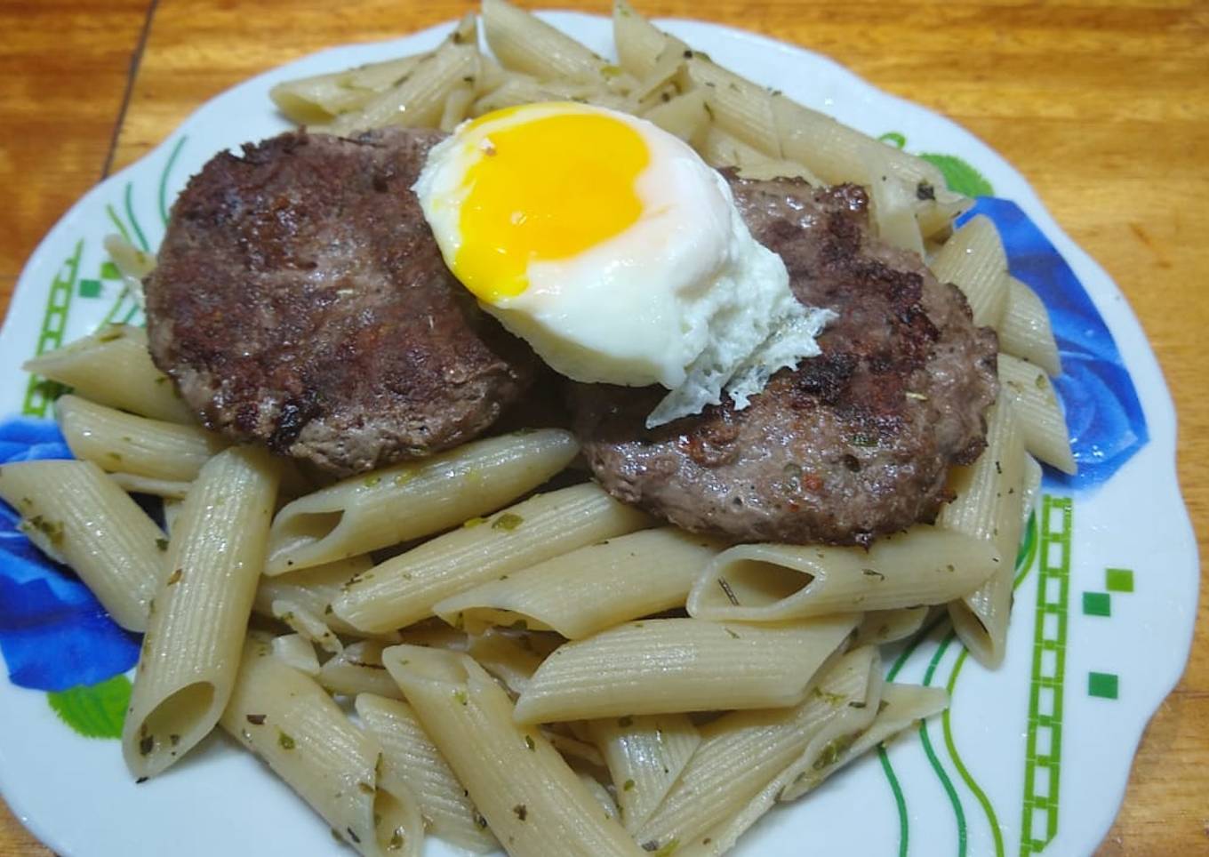 Hamburguesas en colchón de Rigatti al orégano a caballo