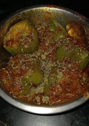 भरवाँ शिमला मिर्च की सब्जी (bharwa shimla mirch ki sabzi recipe in Hindi) रेसिपी मुख्य फोटो