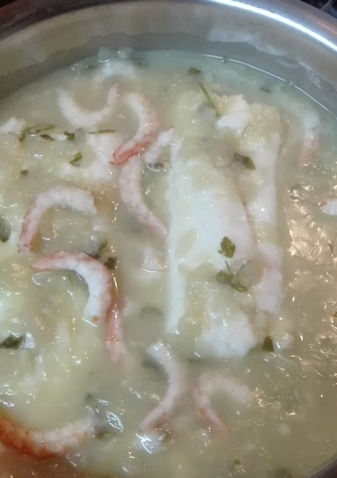 Una foto de Merluza en salsa verde con gambas. Thermomix