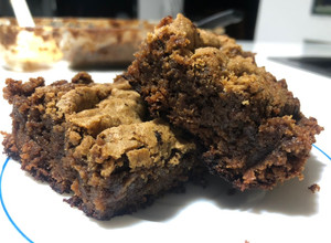 Una foto de Brownies melcochudos de milo