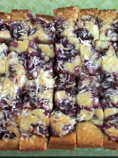 A picture of Ube Mochi Cake.