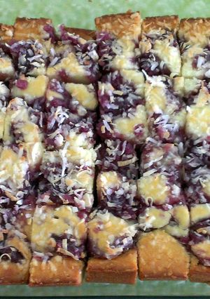 A picture of Ube Mochi Cake.