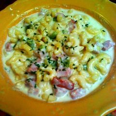 A picture of Creamy Tavern Ham and Swiss Soup.