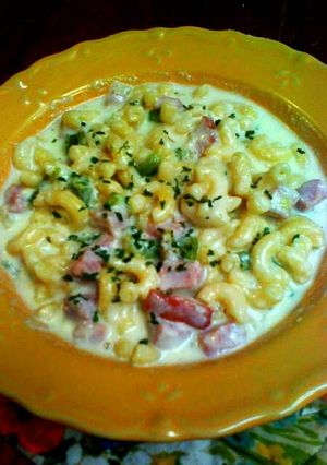 A picture of Creamy Tavern Ham and Swiss Soup.