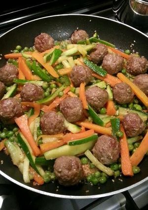 A picture of Piazza's meatballs and vegetables.