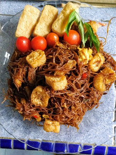 மலேசிய வறுத்த அரிசி வெர்மிசெல்லி (Malaysia varutha arisi vermicelli recipe in tamil) செய்முறை முக்கிய புகைப்படம்