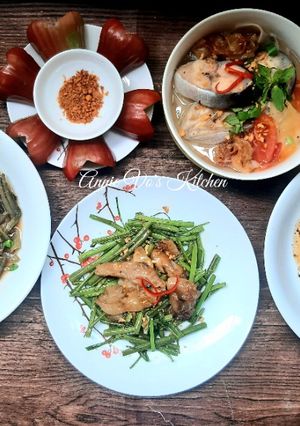Hình của món Cơm nhà với các món cá.