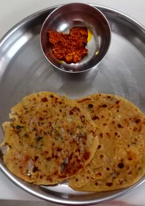 A picture of Onion paratha.