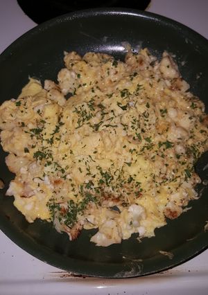 A picture of Spicey Scrambled eggs with Califlower-healthy.