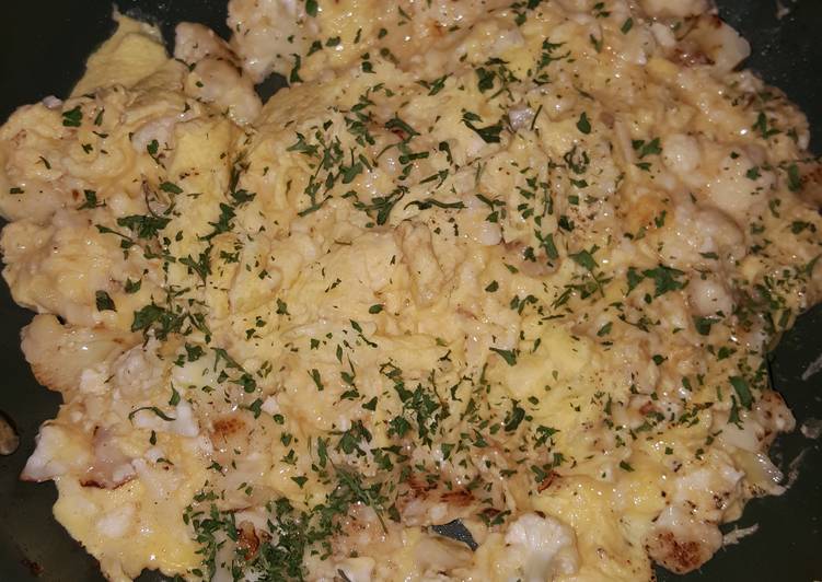 Spicey Scrambled eggs with Califlower-healthy