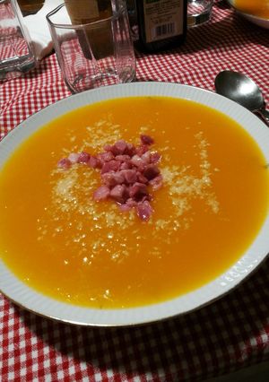 Foto di Vellutata di zucca con pancetta