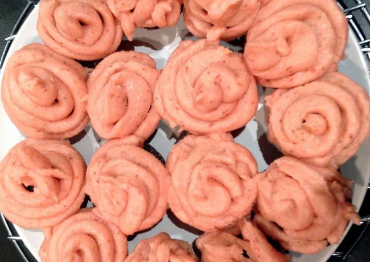 Simple Way to Make Delicious Strawberry Icing