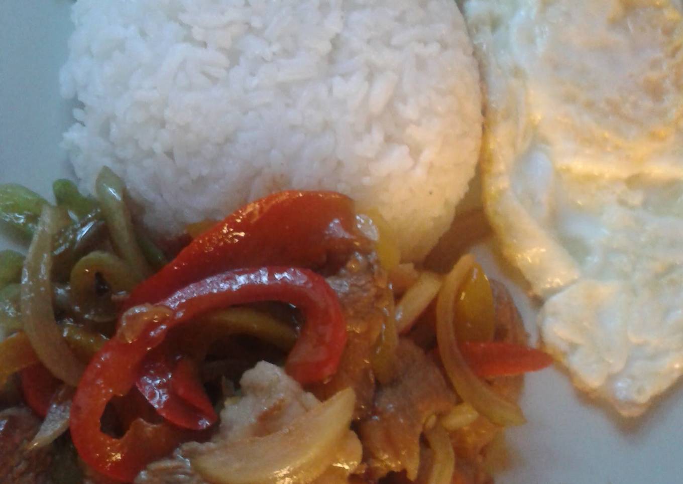 Mhu pad prik rad kowe, stir fry pork in on rice