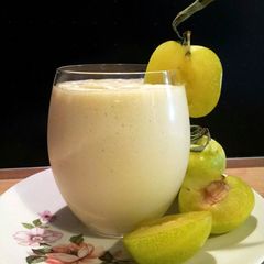 A picture of AMIEs Prune-apple-banana Smoothie.