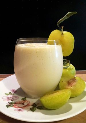 A picture of AMIEs Prune-apple-banana Smoothie.