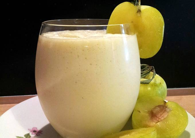 Step-by-Step Guide to Make Quick AMIEs Prune-apple-banana Smoothie