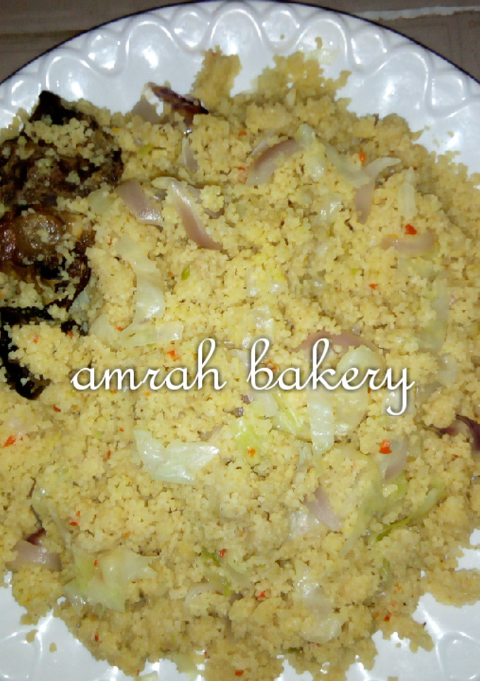 A picture of Cuscus with fried meat.