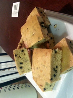 A picture of chocolate chip cookie brownies.