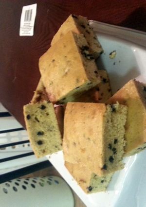 A picture of chocolate chip cookie brownies.