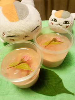 A picture of Cherry Blossom & Strawberry Hanami Jello.