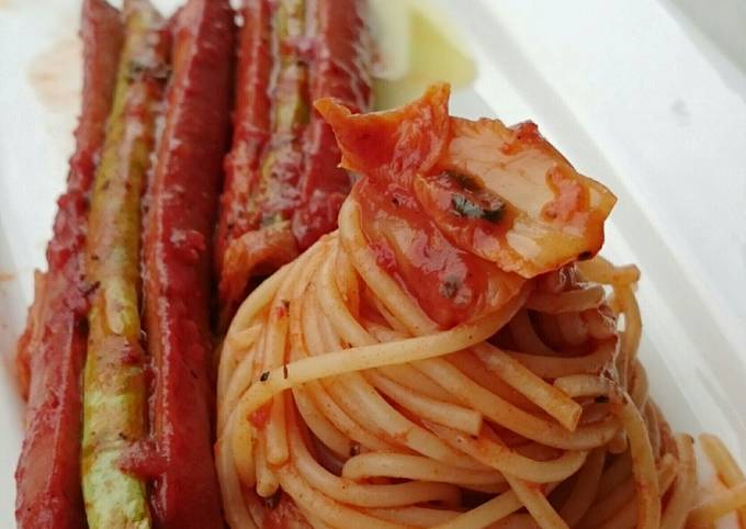 Hotdog And Green Bean With Kimchi Spaghetti