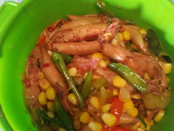 Cara Mudah Menyiapkan Resep  Tumis cumi asin jagung manis super pedas yang Sempurna, Lezat
