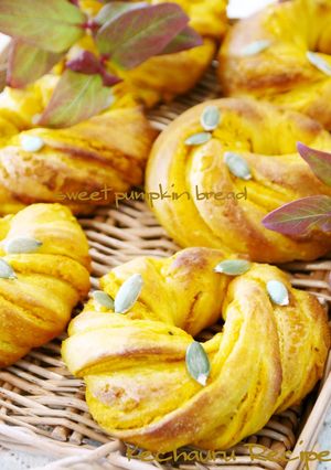 A picture of Kabocha Squash Twisted Bread Rolls.