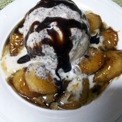 A picture of Caramelized Banana top with Icecream by Pam....