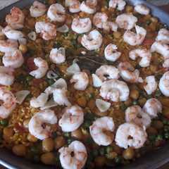 Una foto de Paella csicseriborsóval és zöldborsóval (+rák) -spanyolos ételek