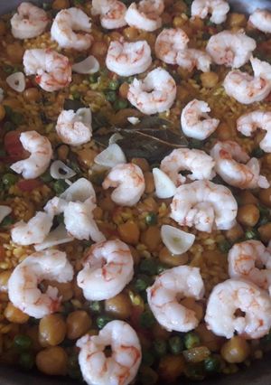 Paella csicseriborsóval és zöldborsóval (+rák) -spanyolos ételek recept fotója