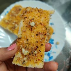 A picture of Instant garlic bread.