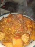 Guiso vegano de lentejas, boniato y tempeh