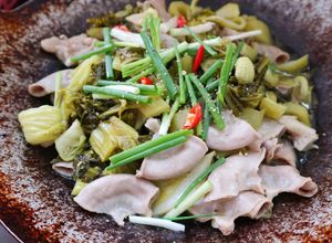 Hình của món Phèo xào dưa cải chua.