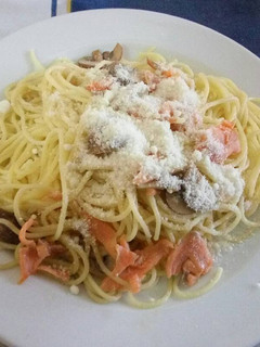 Una foto de Spaghettis con salmón