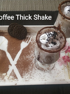 ઓરીઓ અને કોફી થિક શેક (Oreo Coffee Thick Shake Recipe in Gujarati) રેસીપી મુખ્ય ફોટો