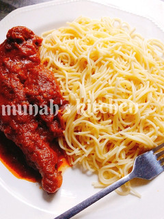 A picture of White spaghetti and stew.