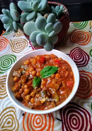 A picture of Thai Eggplant Red Curry.