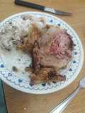 Bondiola de cerdo a la costra rellena con panceta ahumada