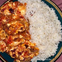 A picture of Delicious Rice and Egg Sauce.