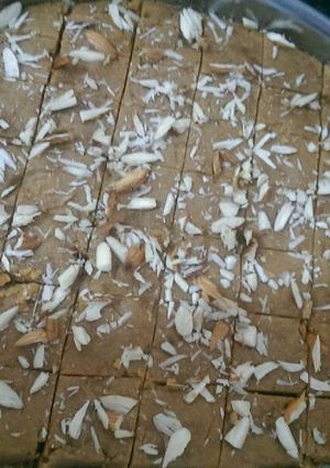 A picture of Gud papdi.