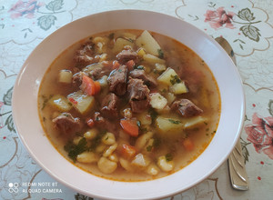 Gulyásleves sertéshúsból csipetkével #gluténmentes recept fotója