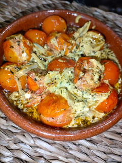 Una foto de Tomates cherry asados con queso feta, cebolla y especias